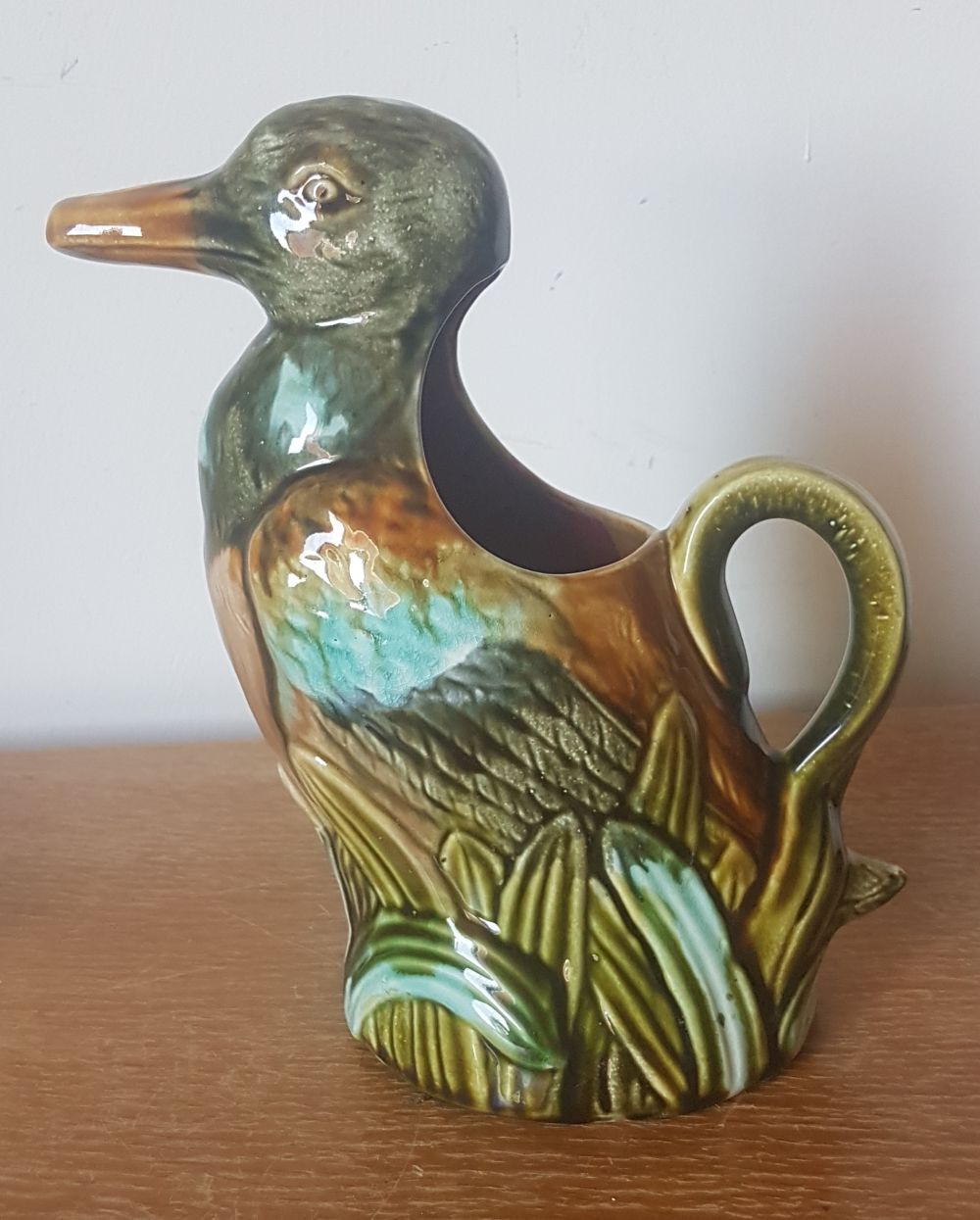 Pitcher of onnaing earthenware