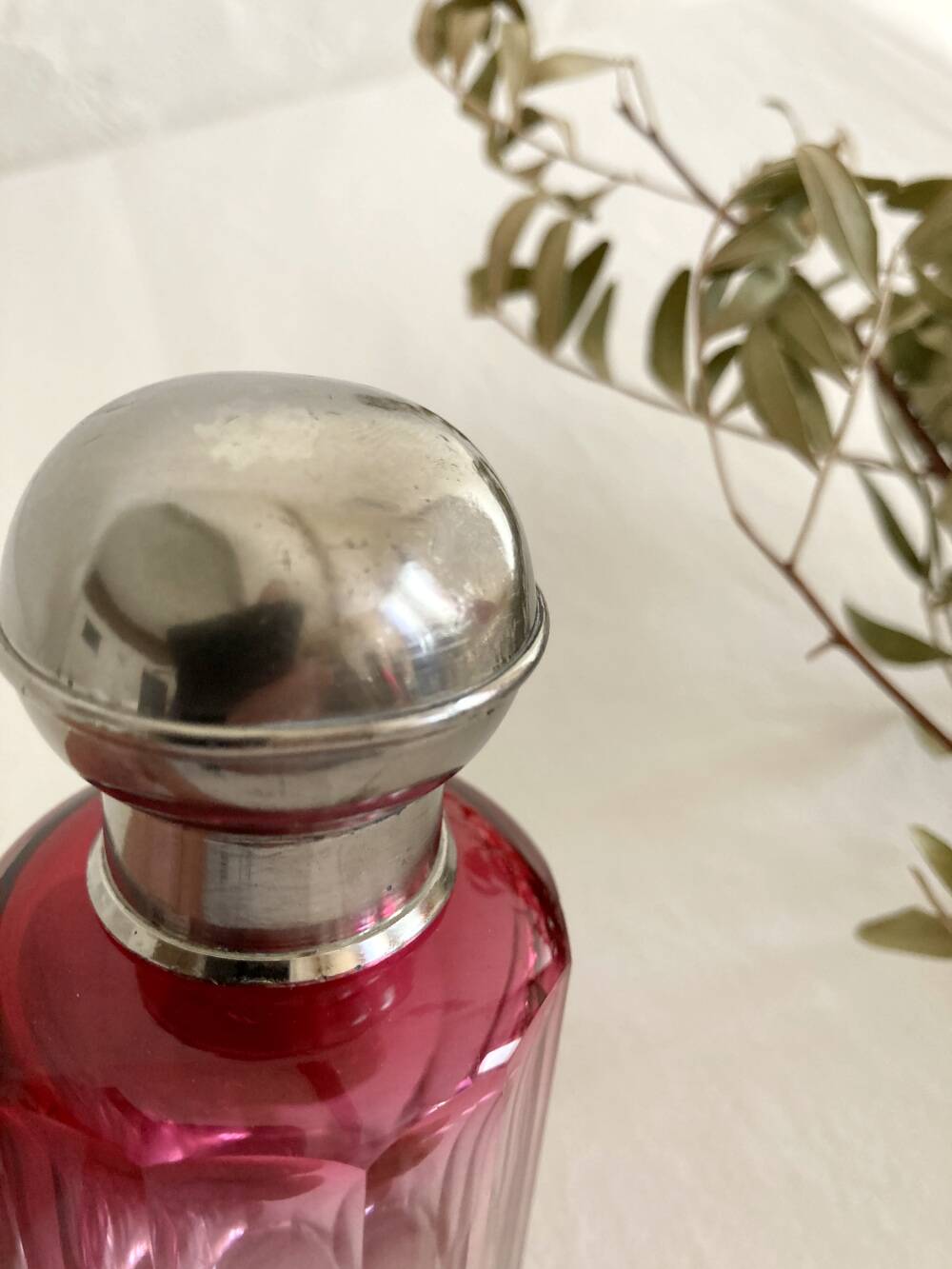 Set / Toiletries / Pink crystal bottles, 1920s