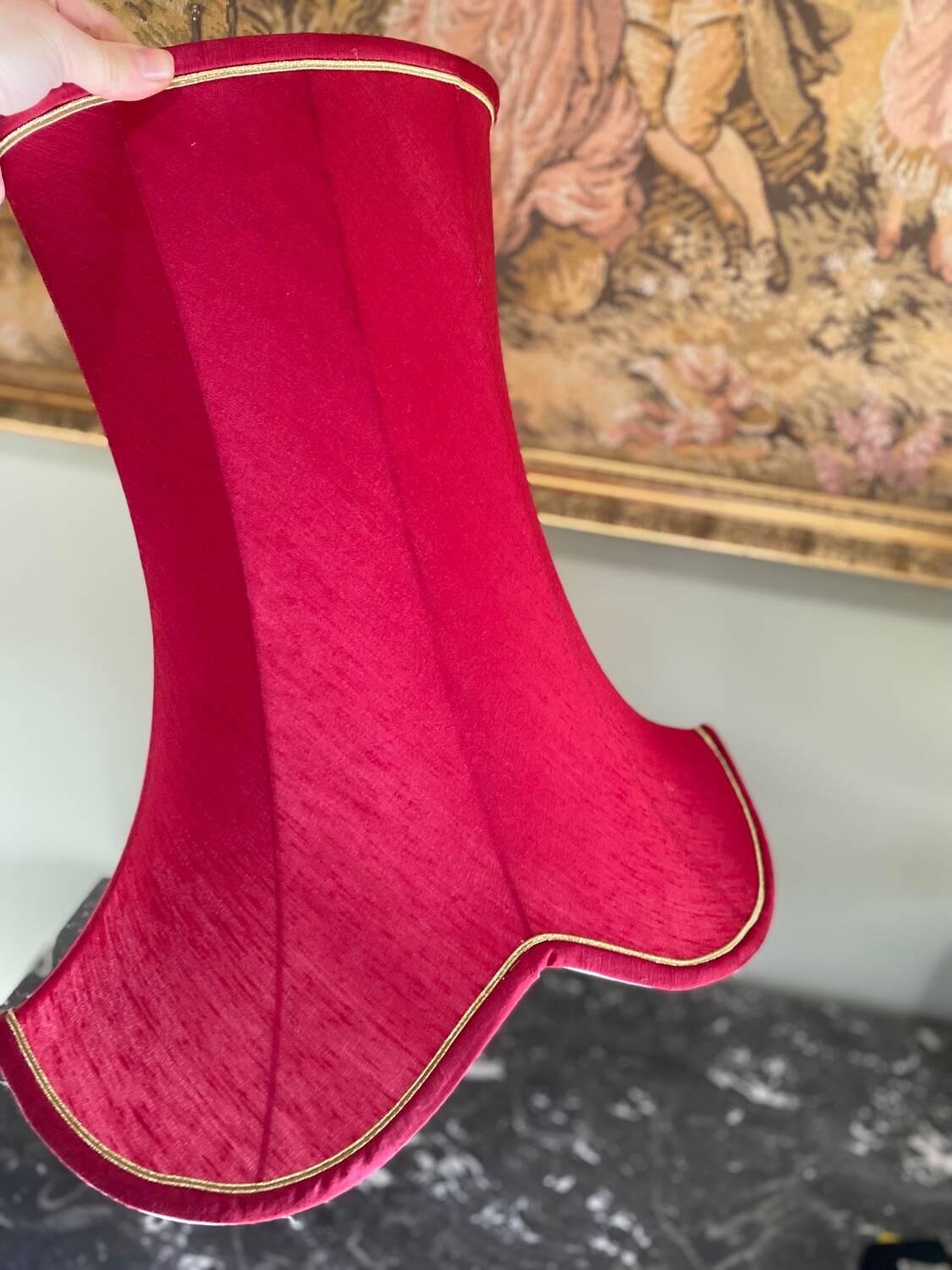 Lampshade in pinkish-burgundy fabric