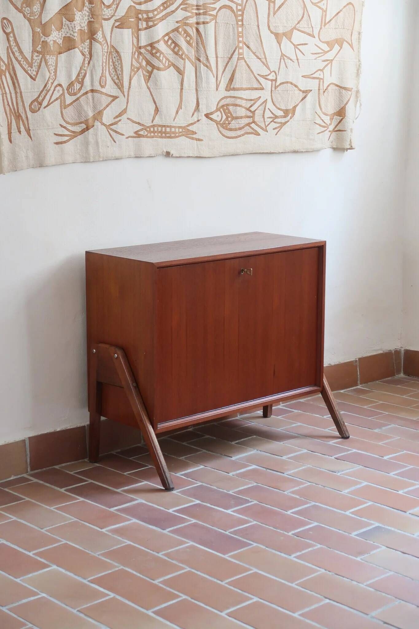 Vintage Scandinavian drop-leaf table in teak wood.