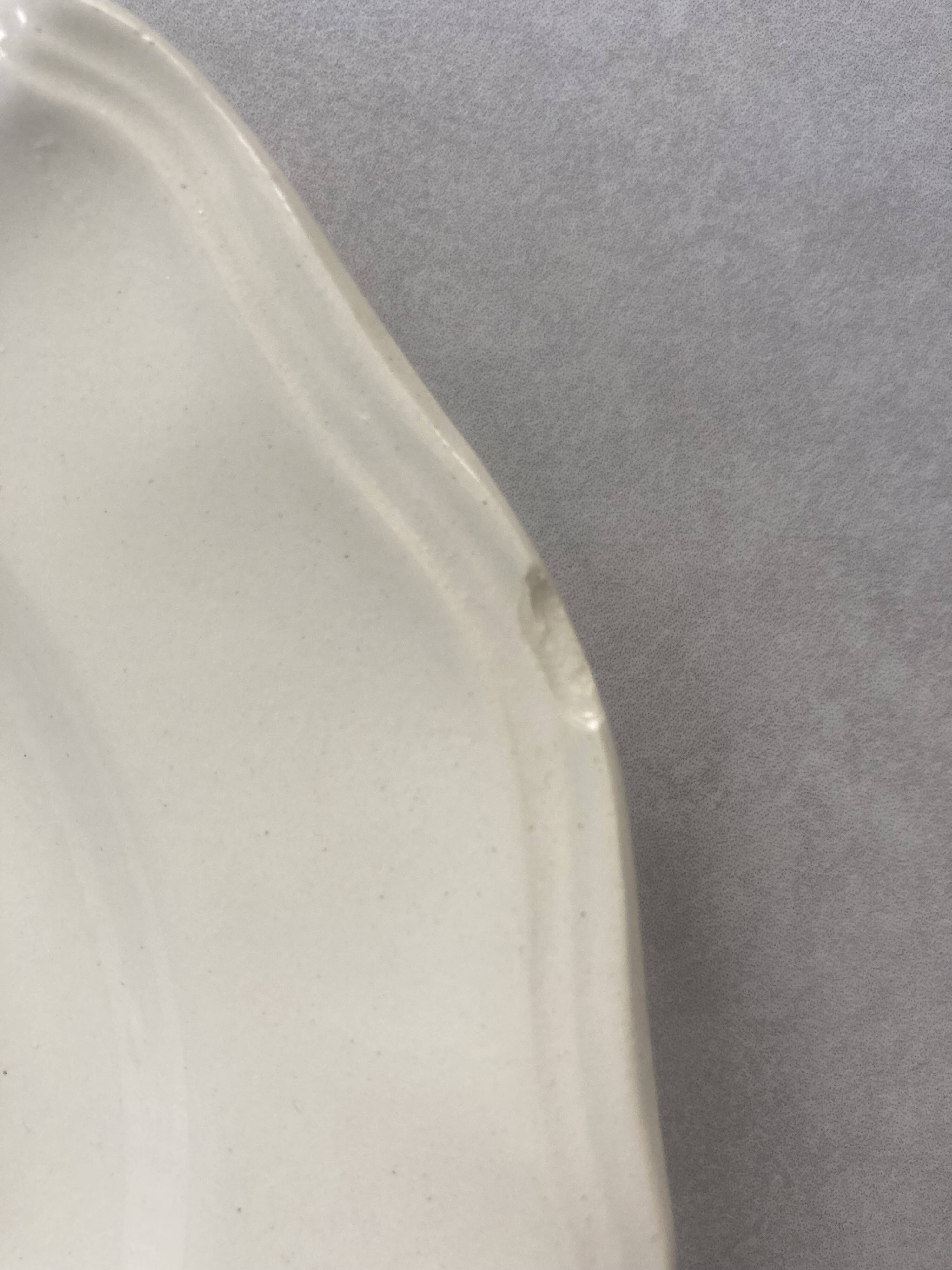 Set of 5 Digoin Sarreguemines plain ivory plates with gadroons