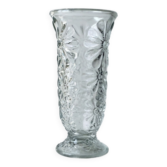 Vase en verre transparent orné de motifs floraux