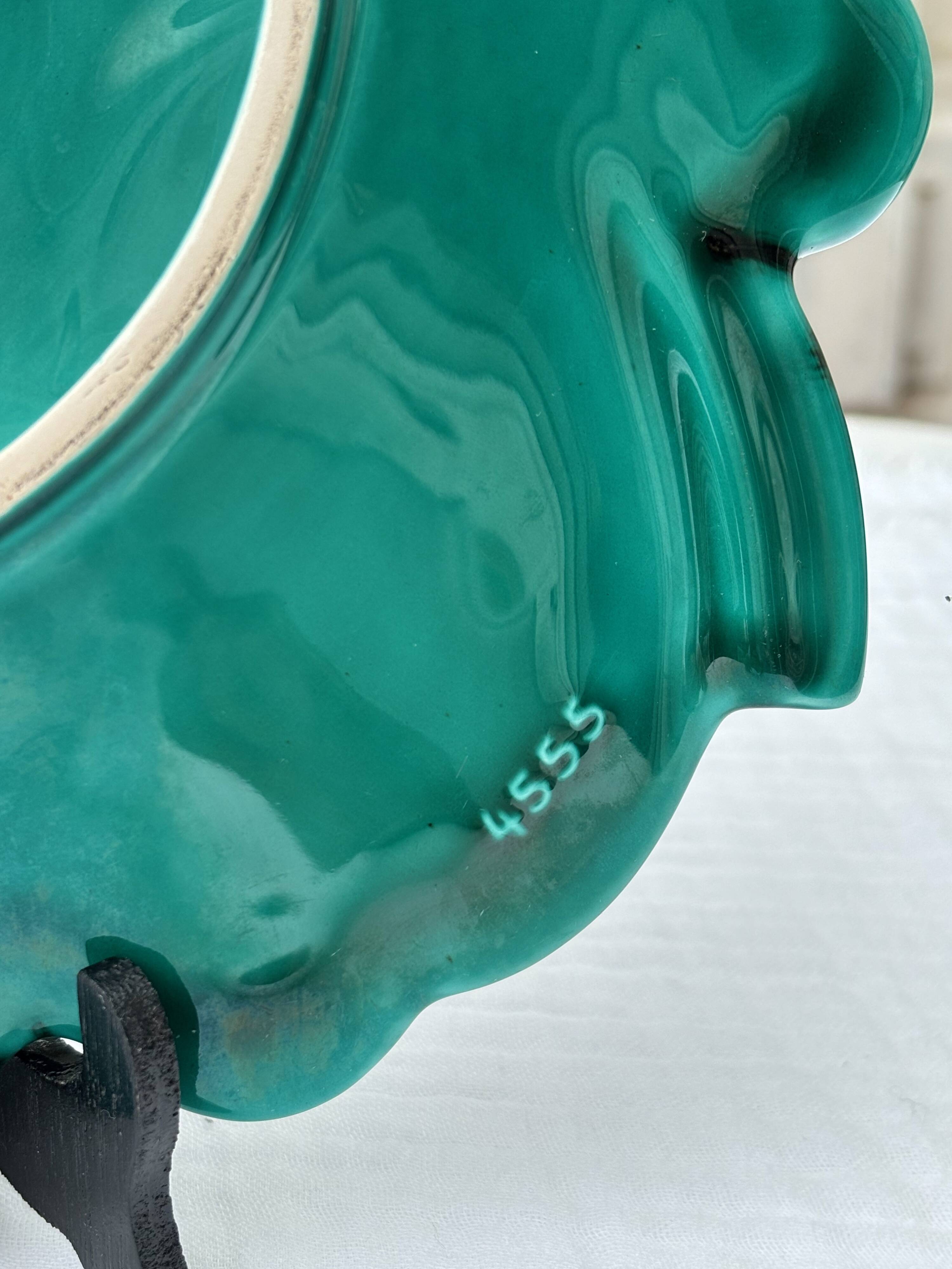 Vintage slip serving dish - Green leaf with black veneered edge