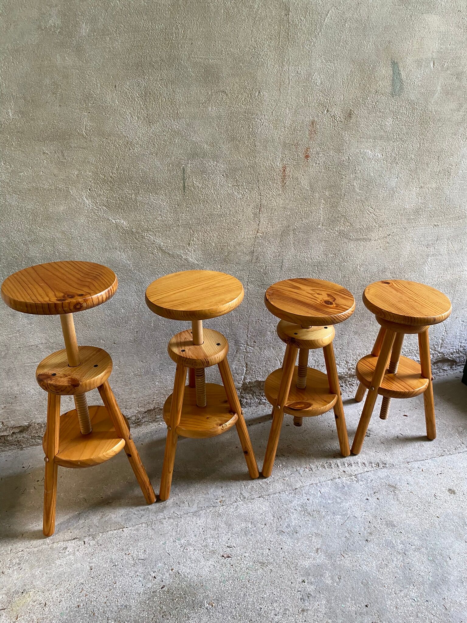 Vintage tripod workshop stool in pitchpin with height-adjustable screws