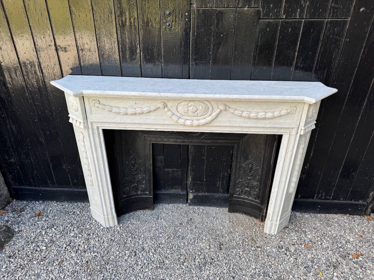 Louis XVI style fireplace in Carrara marble, circa 1880