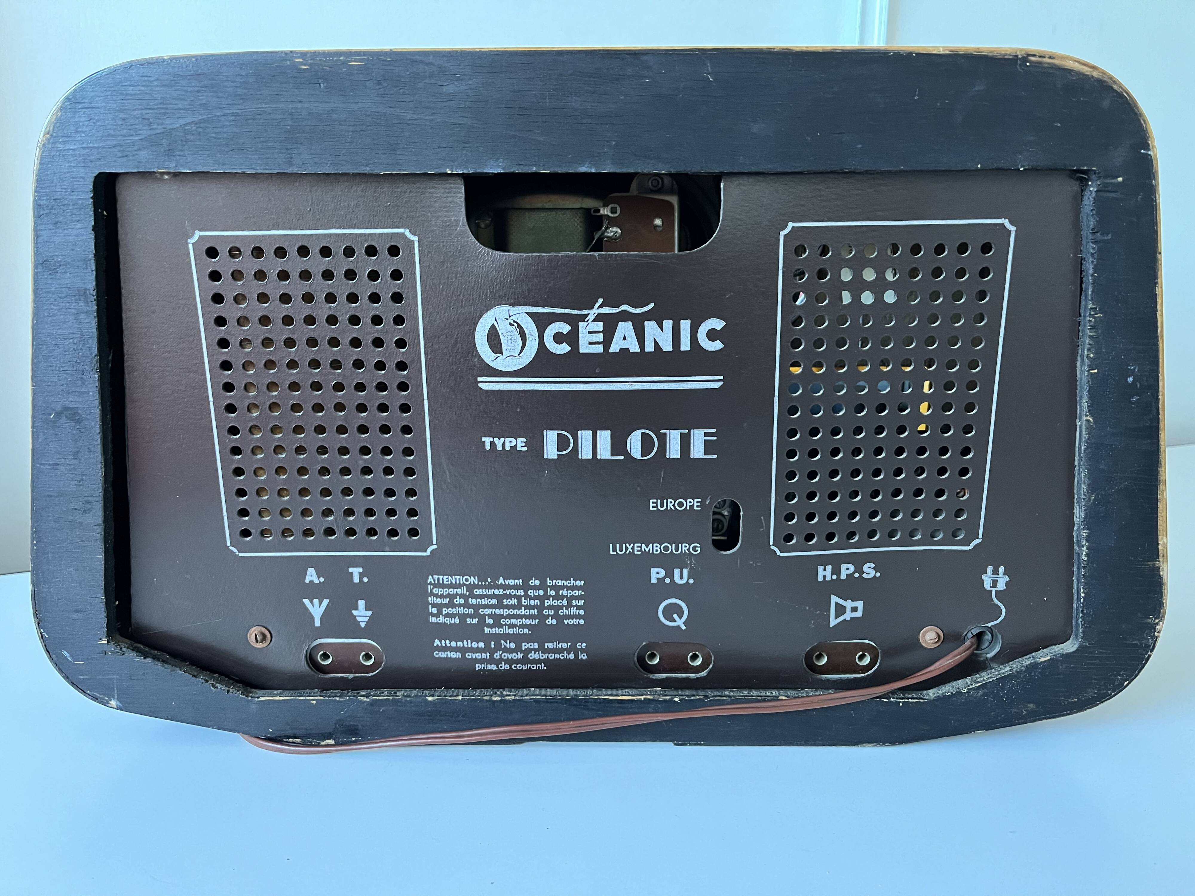 Old oceanic radio "pilot type"