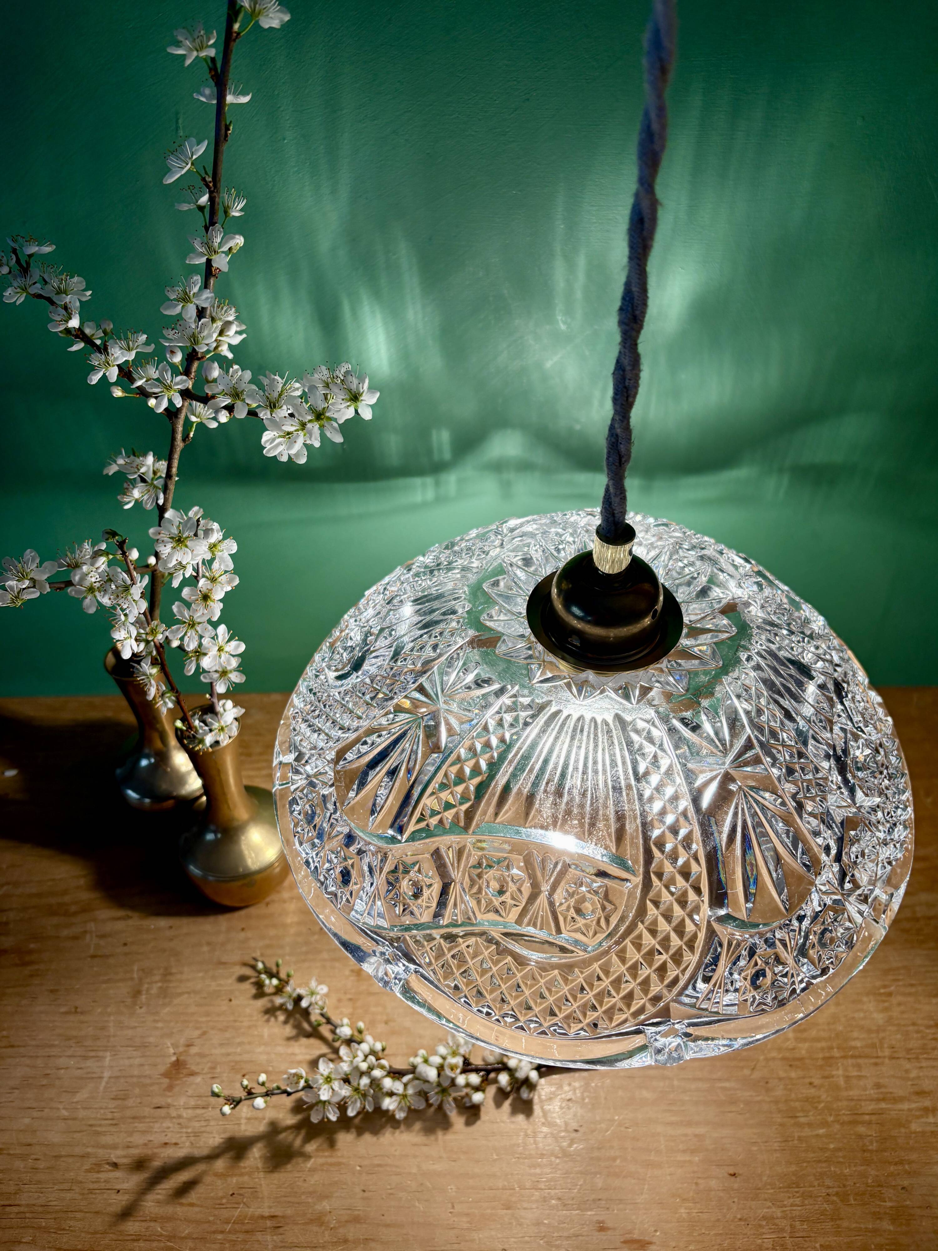 Suspension abat-jour vintage en verre travaillé - collection vaisselle -