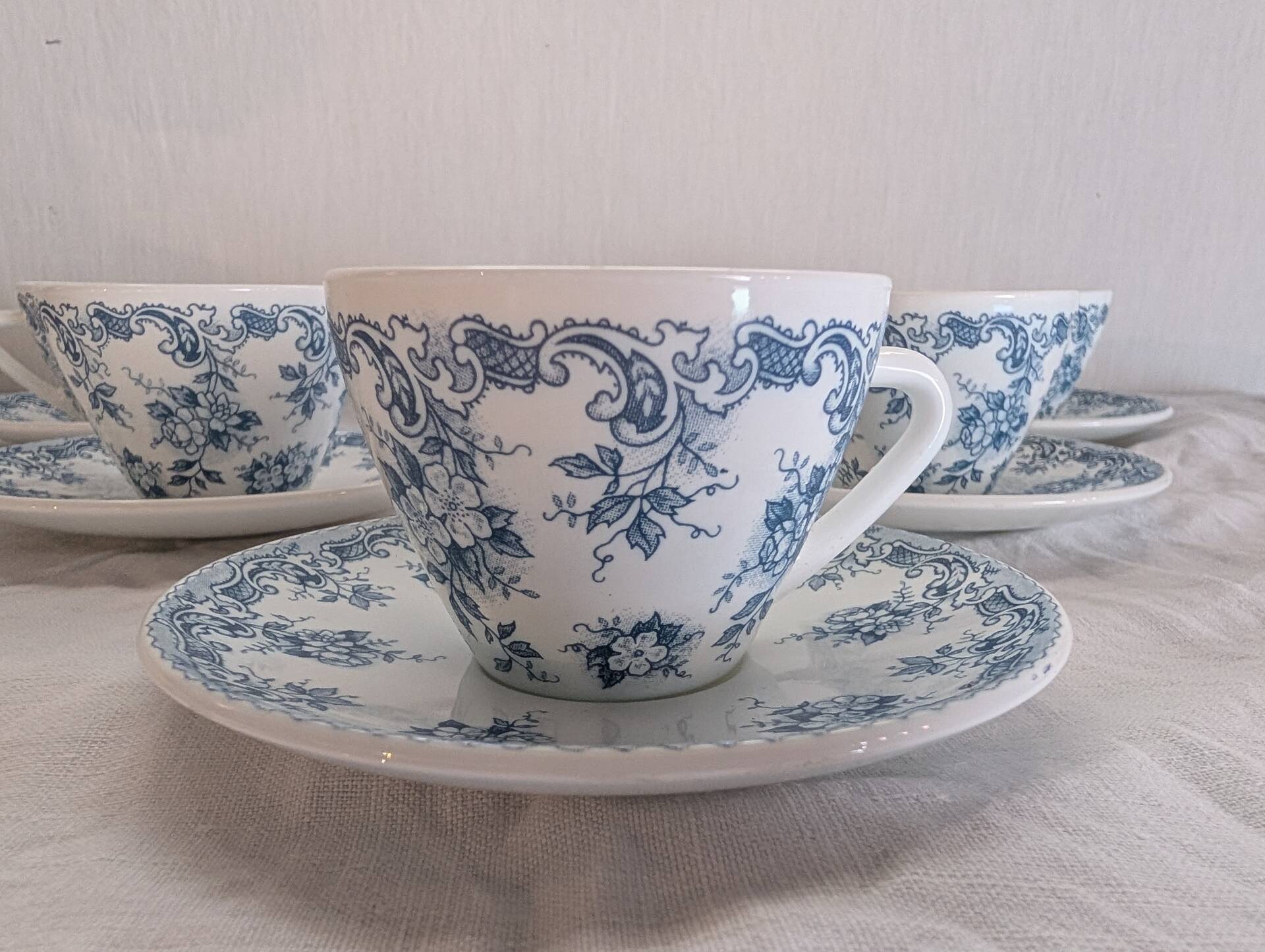 6 cups and saucers Rivanel in vintage 70's opaline