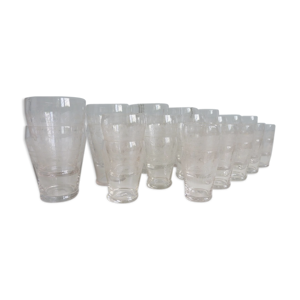 32 verres anciens à