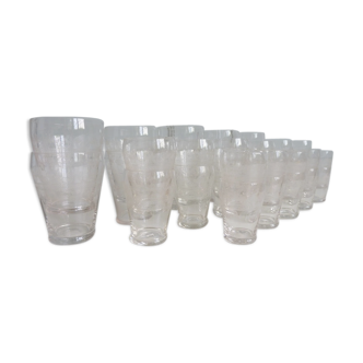 32 antique glasses engraved with Friezes of Arabic and spirals