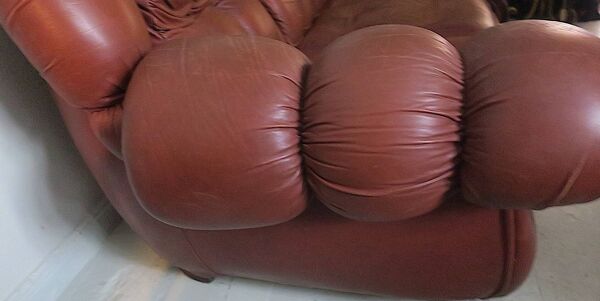 Grand canapé Chesterfield en cuir, Italie années 1970