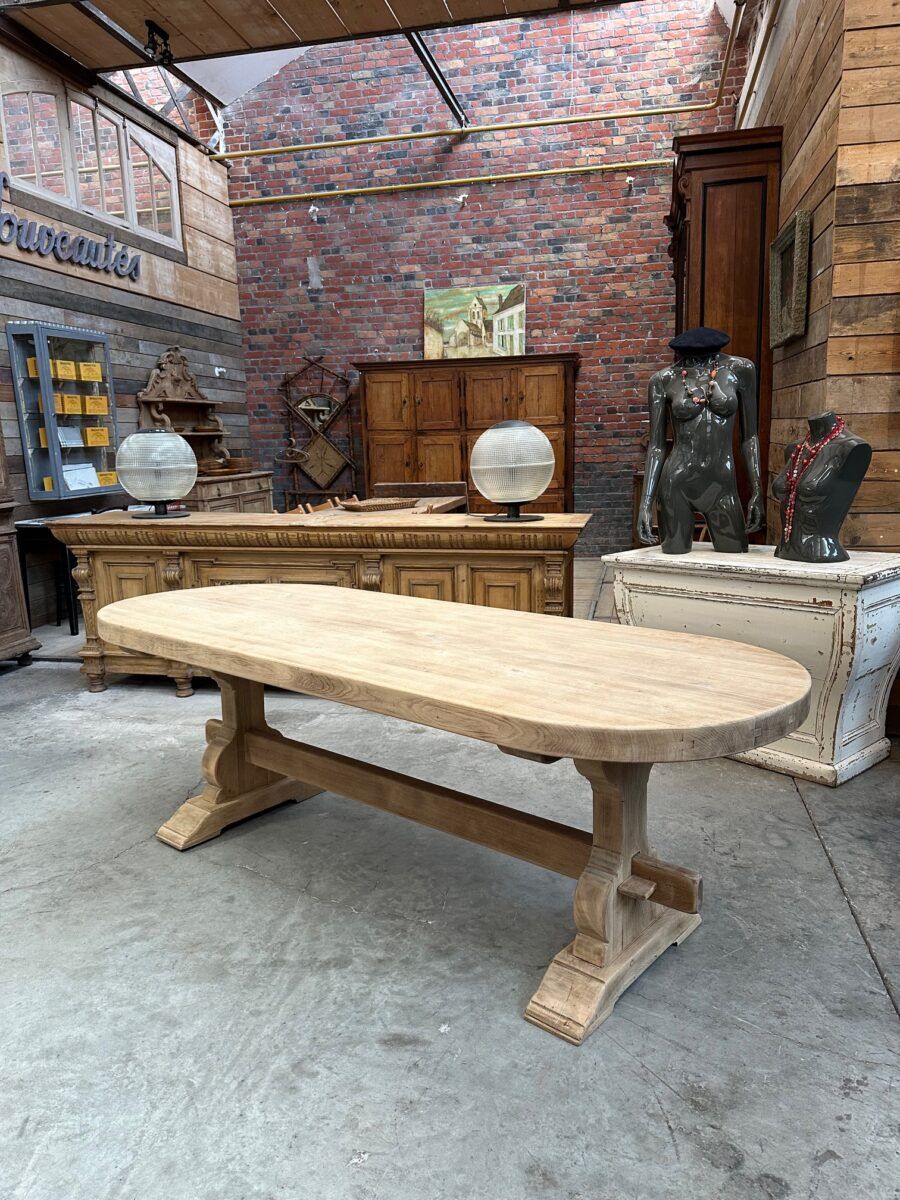 Monastery-style table in solid oak.