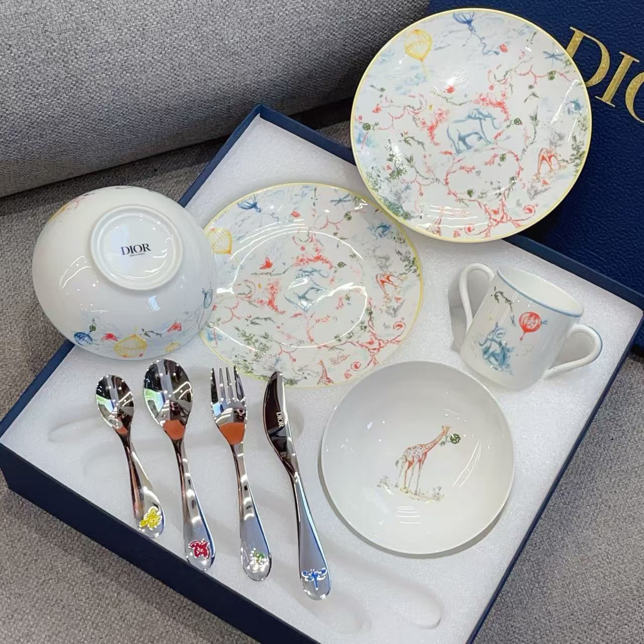 Dior“My First Dinner ”Set – Multicolor Toile de Jouy Innocence
