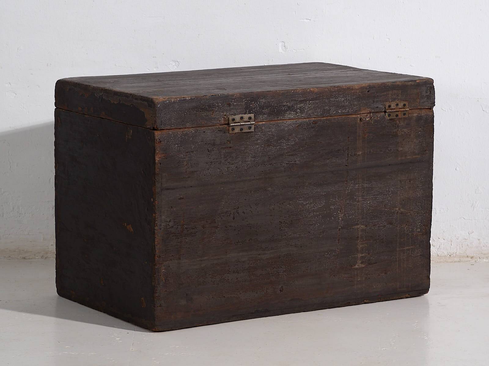 Traditional Chinese opera chest with illustrated lotus flower (1900)#28