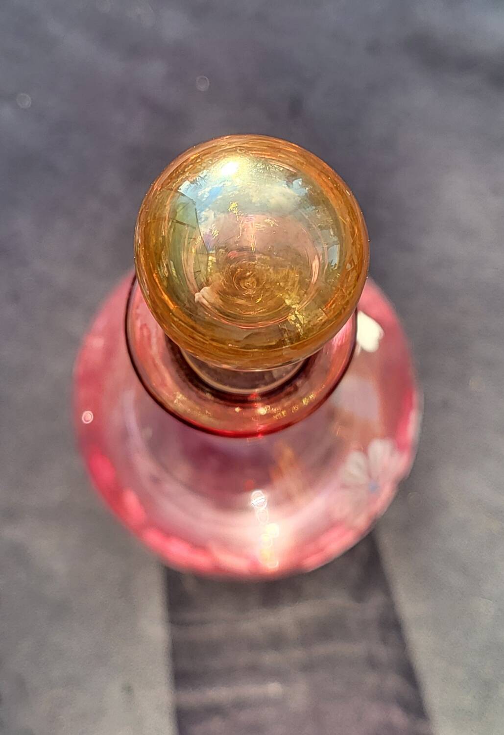 Enamelled pink liquor service