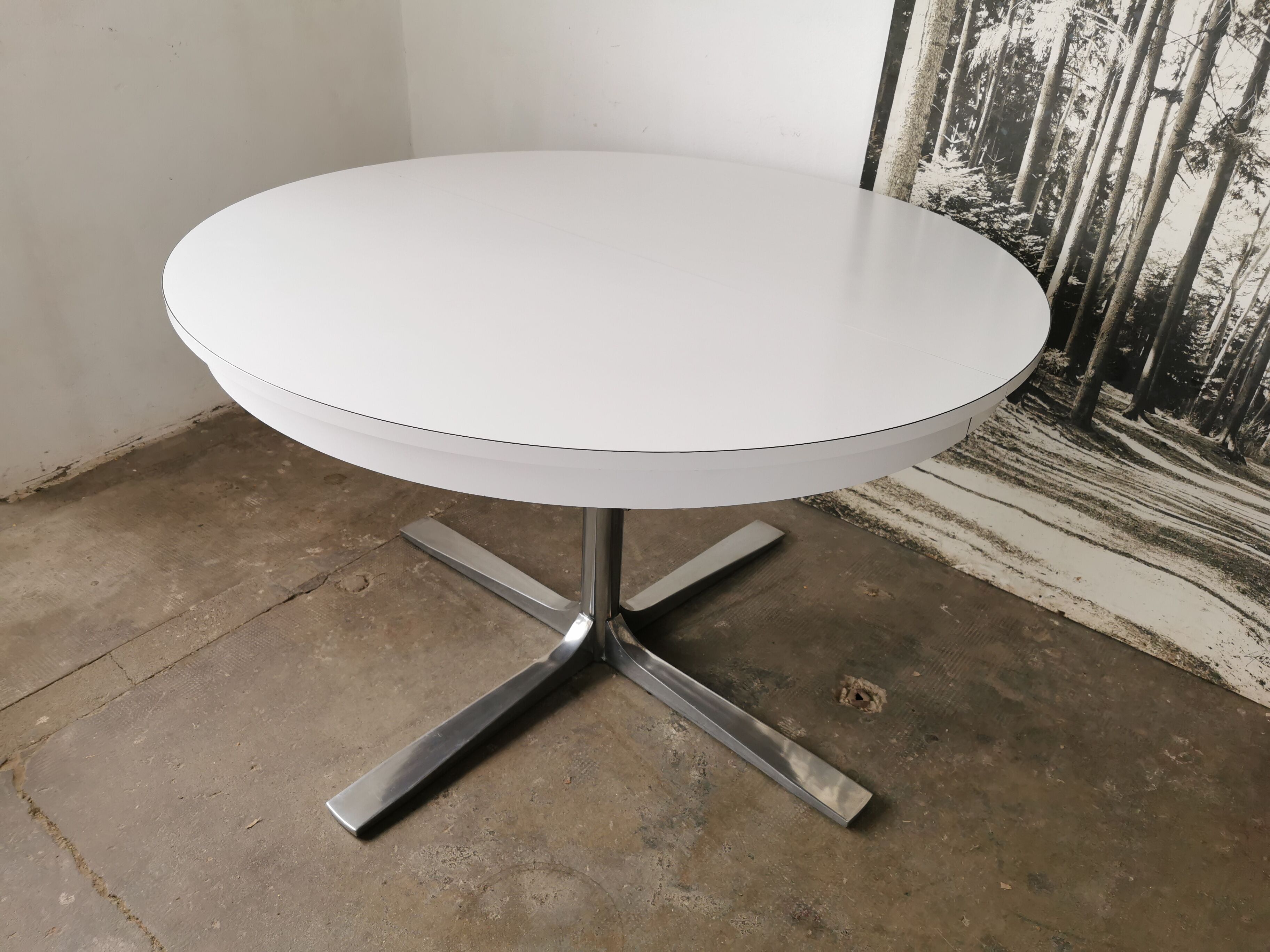 Round table 1970 formica and chromium