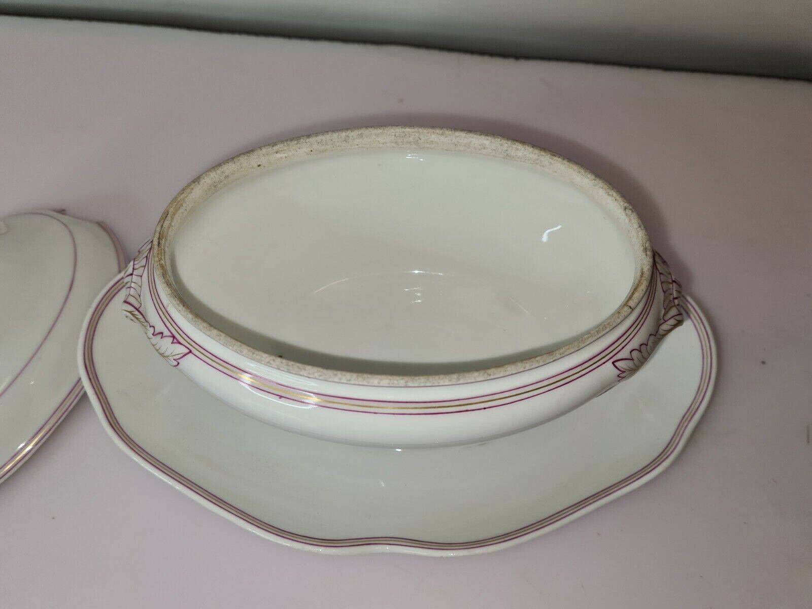 Porcelain gravy boat