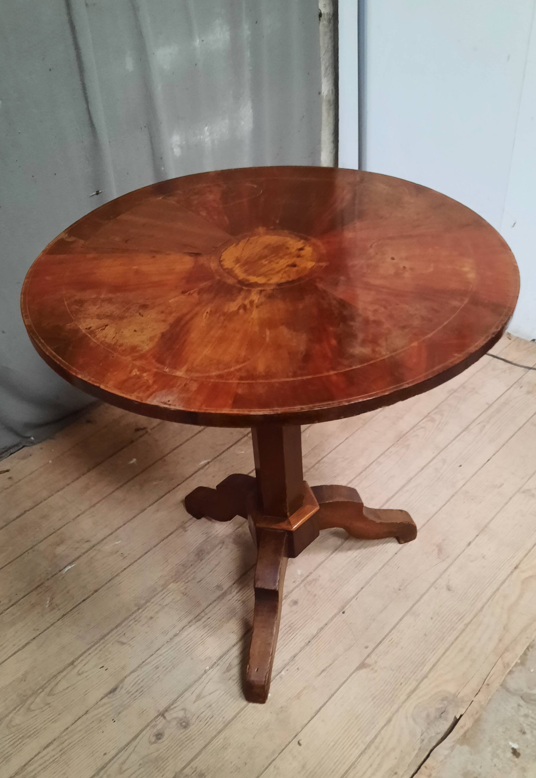 Nineteenth century pedestal table