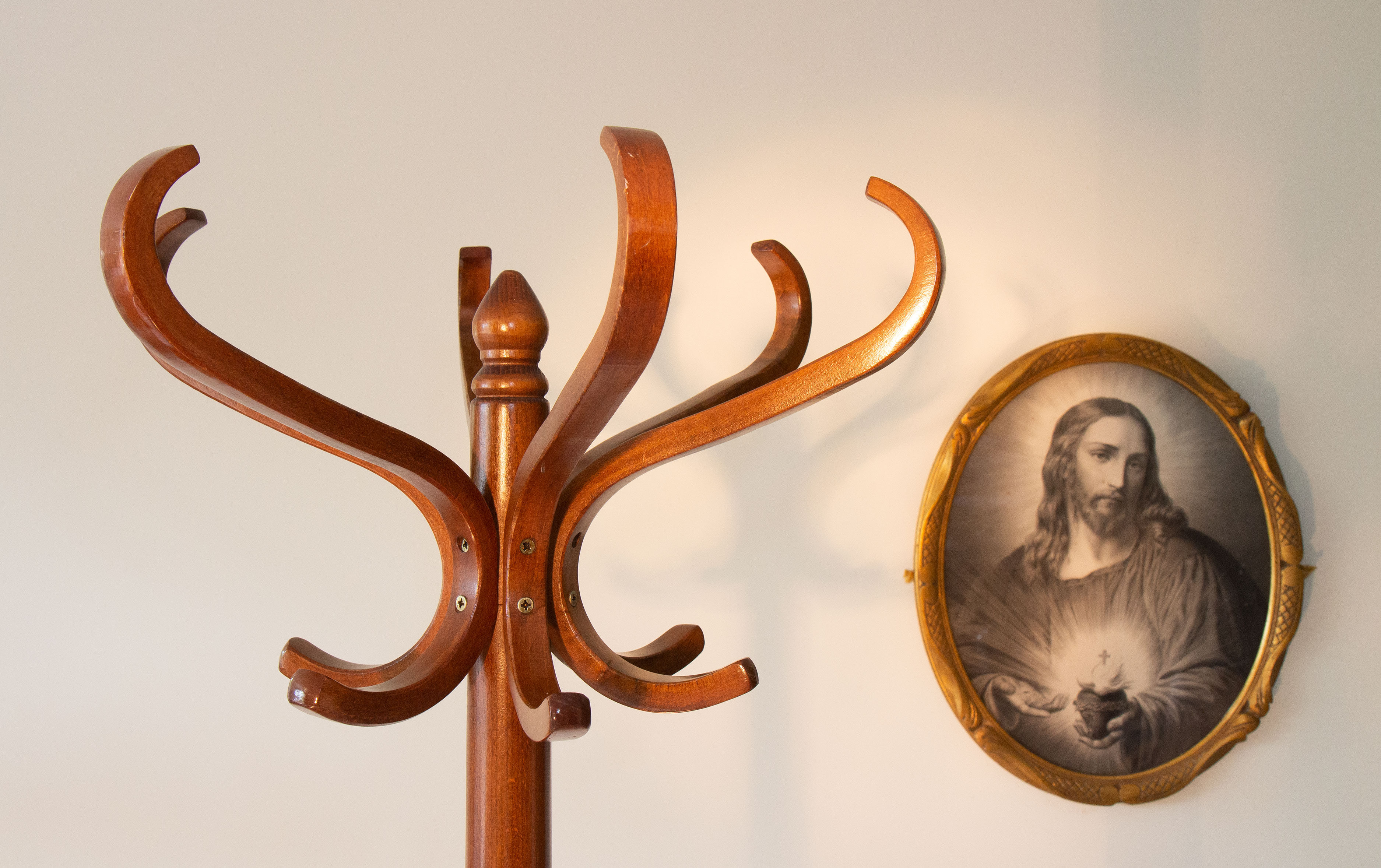 Baumann curved wooden parrot coat rack