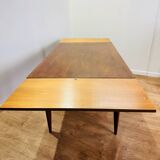 Extendable wooden table