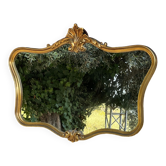 Miroir en bois doré sculpté et mouluré