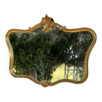 Miroir en bois doré sculpté et mouluré