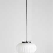 Suspension en verre opaline par Napako années 60
