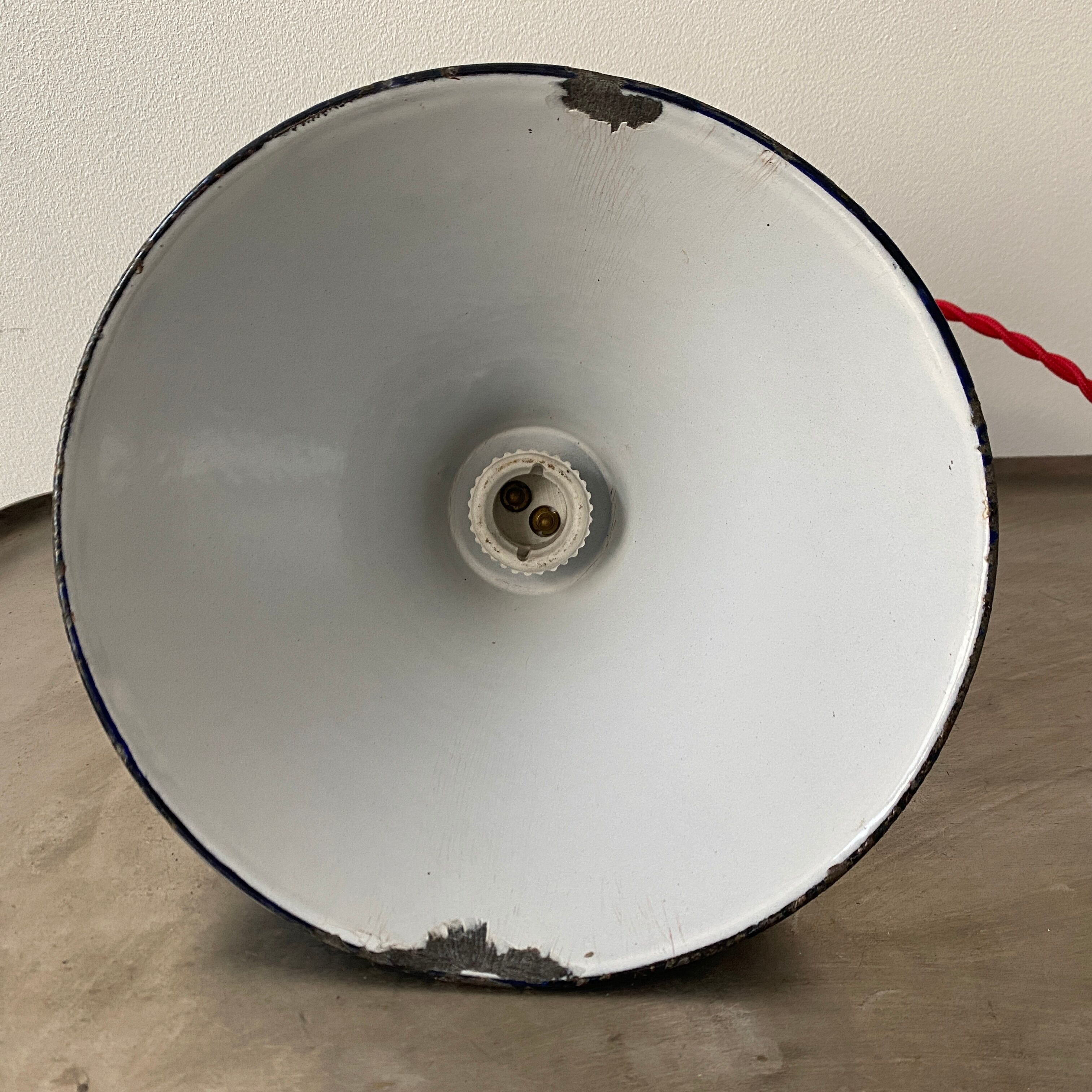 Lot 3 old blue conical enamel suspensions