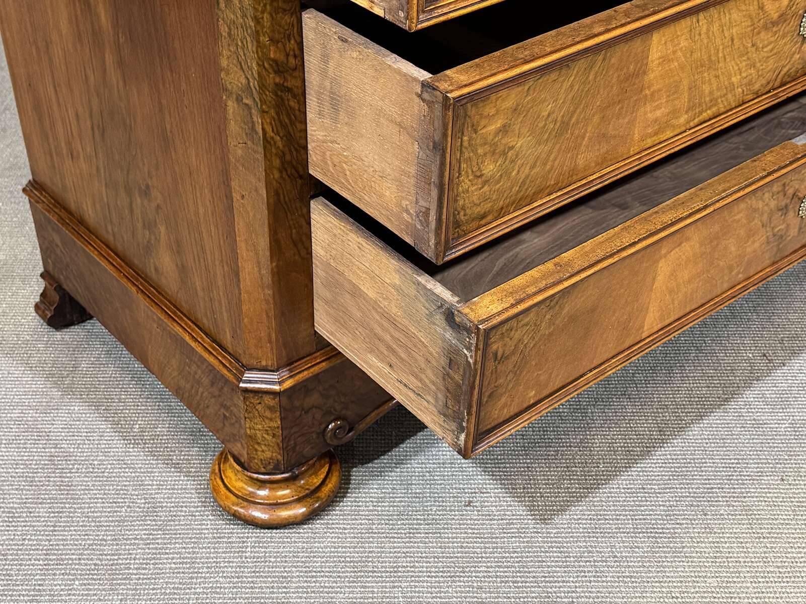 Napoleon III commode in walnut, fir and white marble from the 19th century.