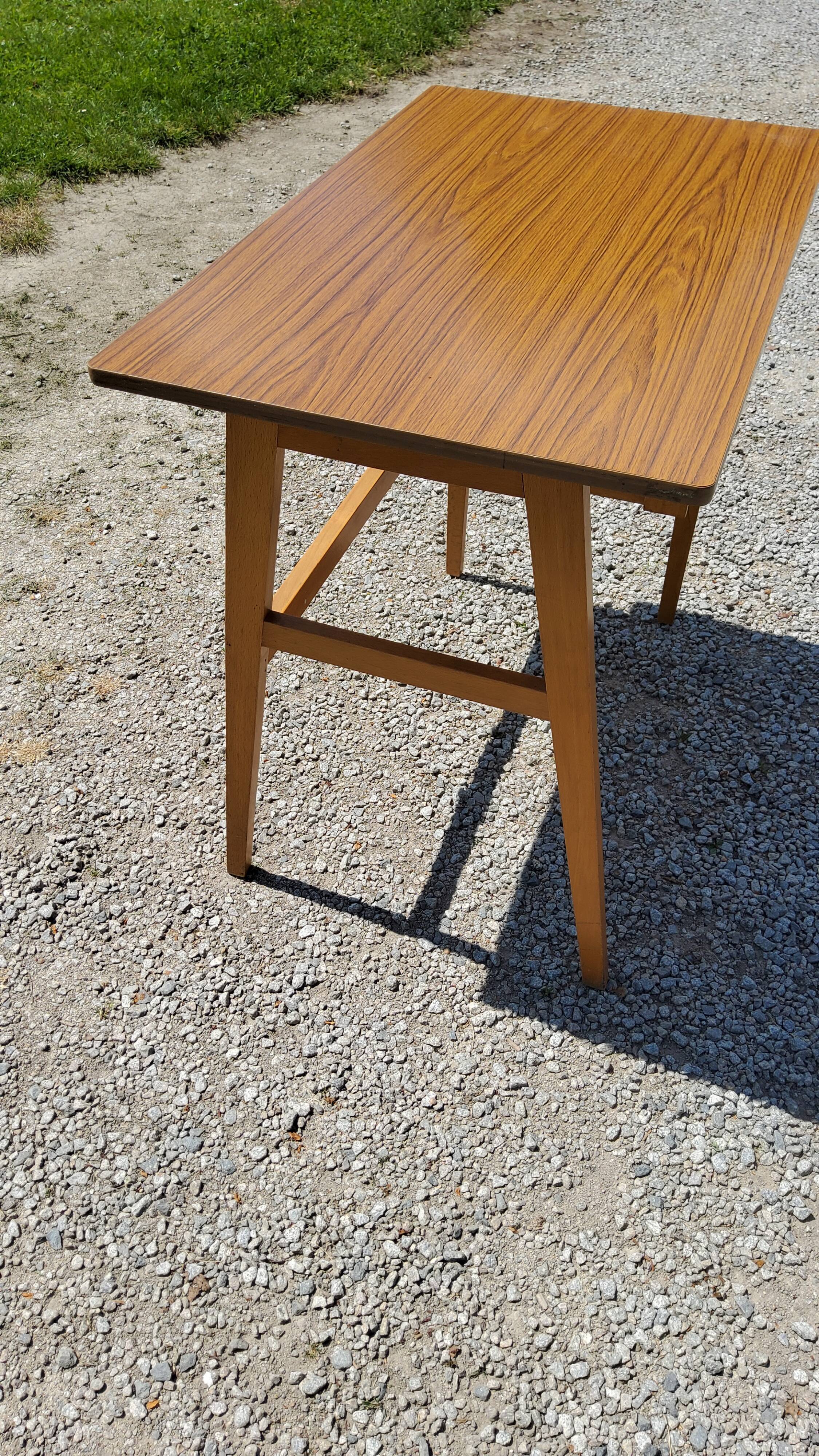 Office of the 50s in blond beech feet compass