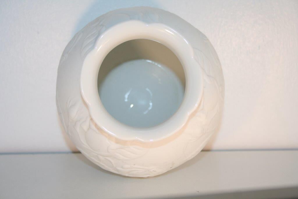 Vase kaiser M.Frey porcelain biscuit pattern pink pattern