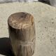 Petite table d'appoint en bois pétrifié beige gris H28 D18 - 3325