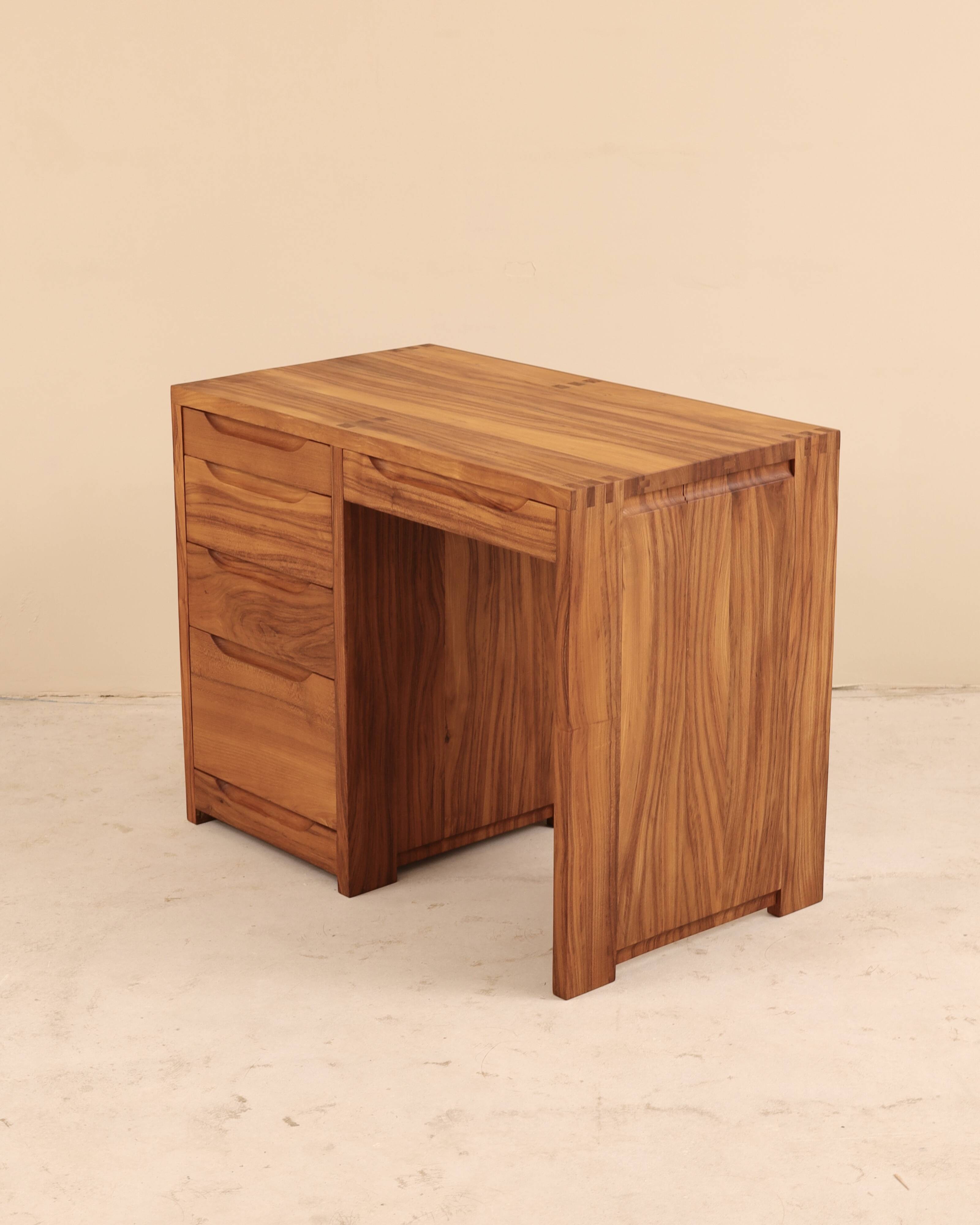 Bureau en orme massif, France, 1990's