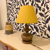 Table lamp with turned base