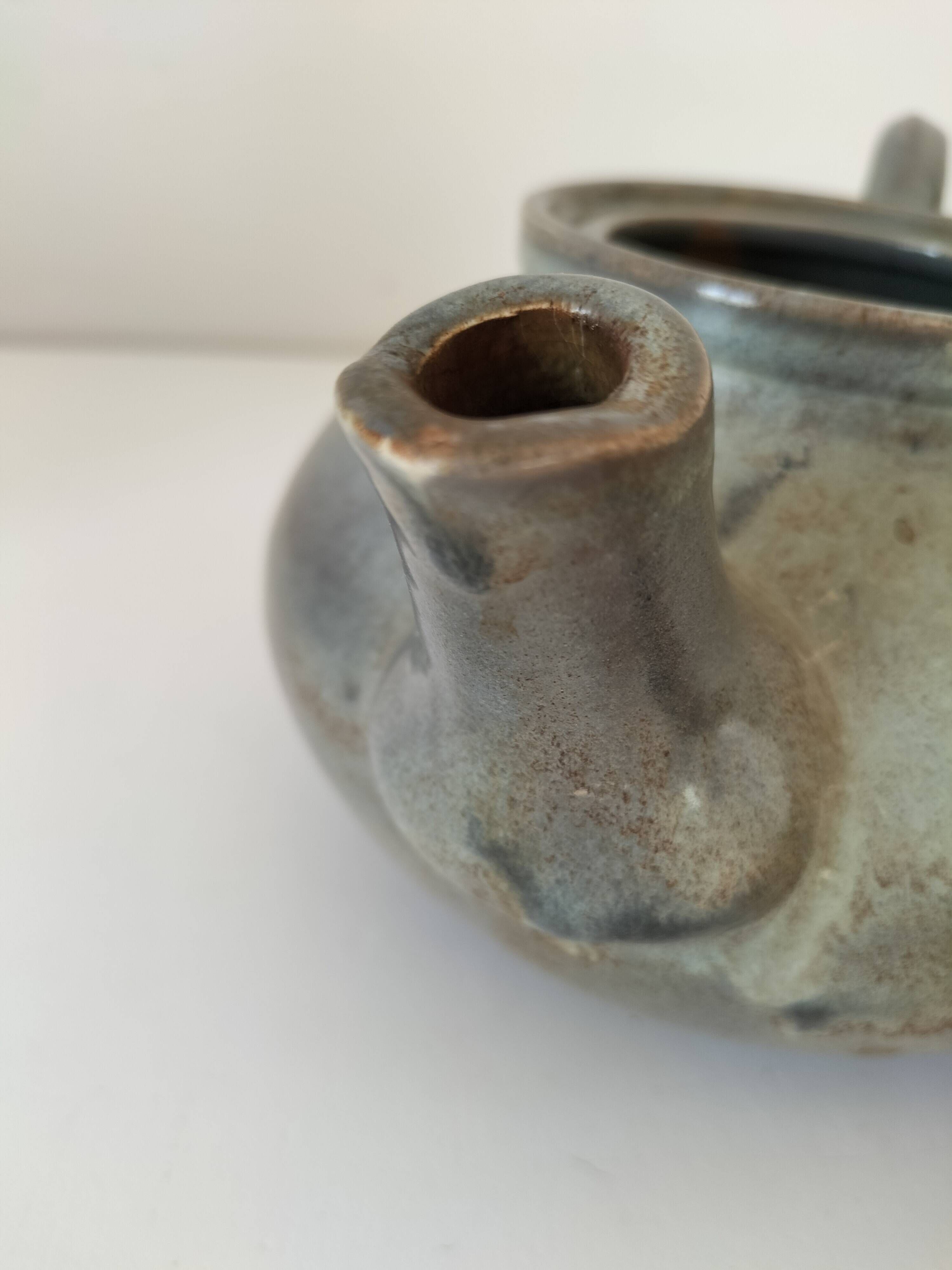 Grande théière artisanale en céramique émaillée vert céladon