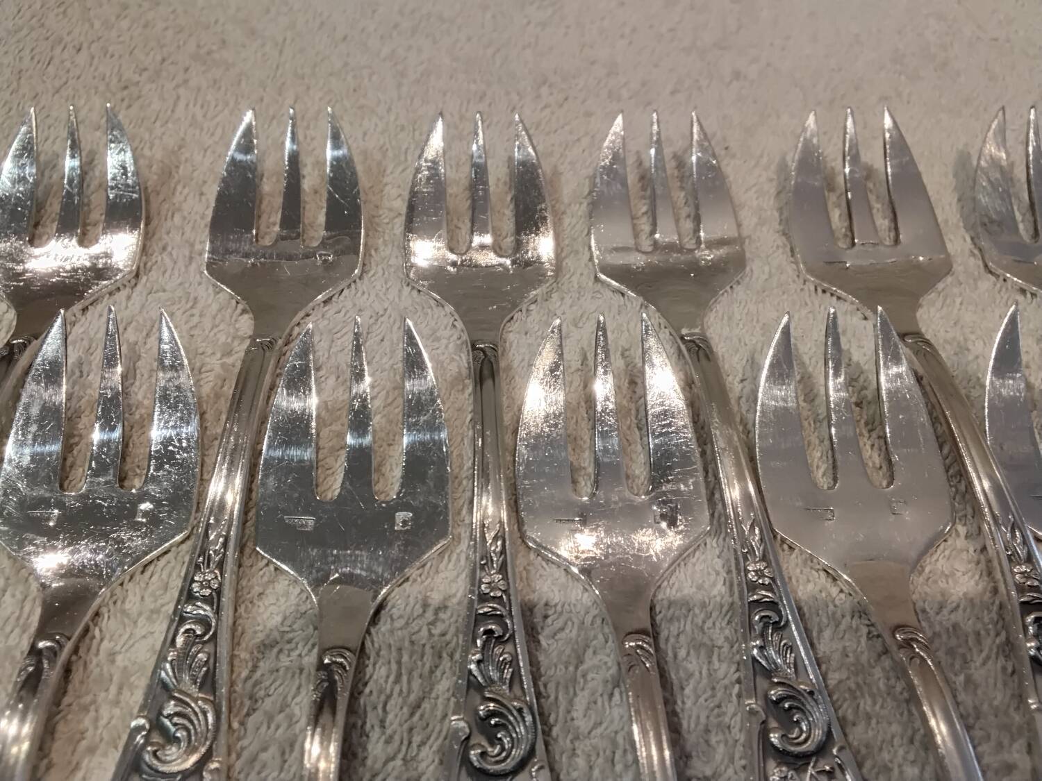 12 silver-plated oyster forks by silversmith Francois Frionnet, Floria