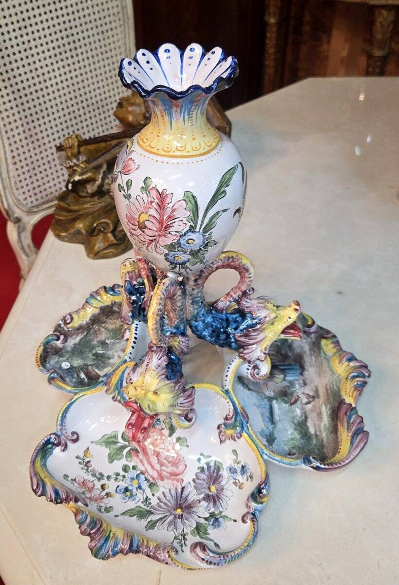 Large centrepiece in earthenware, hand-painted: Jules Verlingue workshop