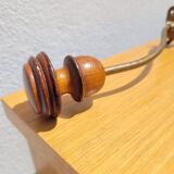 Paire de patères anciennes en bois et métal