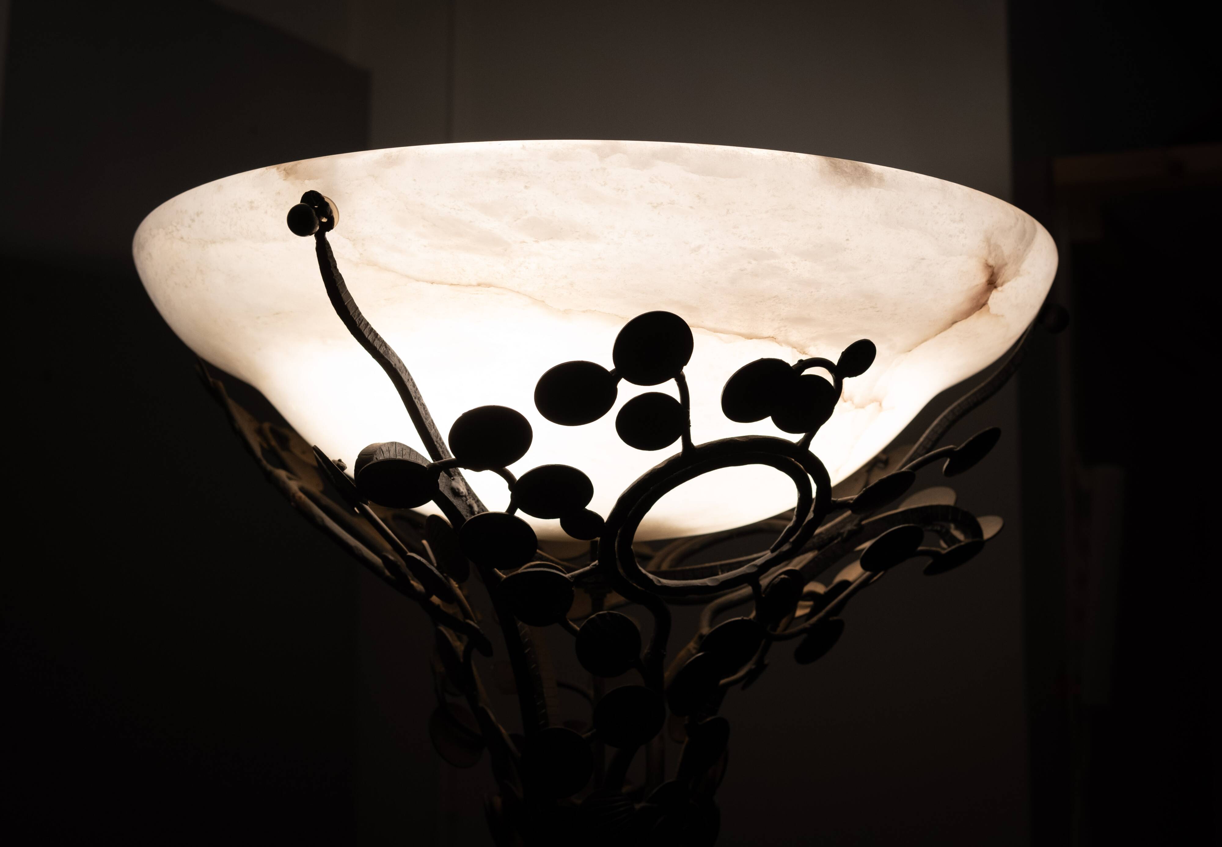 Edgar Brandt style Art Deco floor lamp in wrought iron with alabaster cup