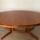 Baumann oval table