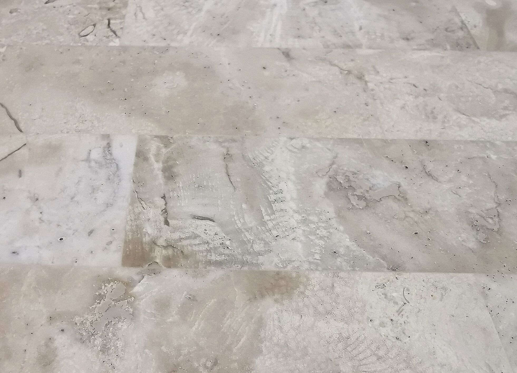 Coffee table in mosaic travertine and brass 70