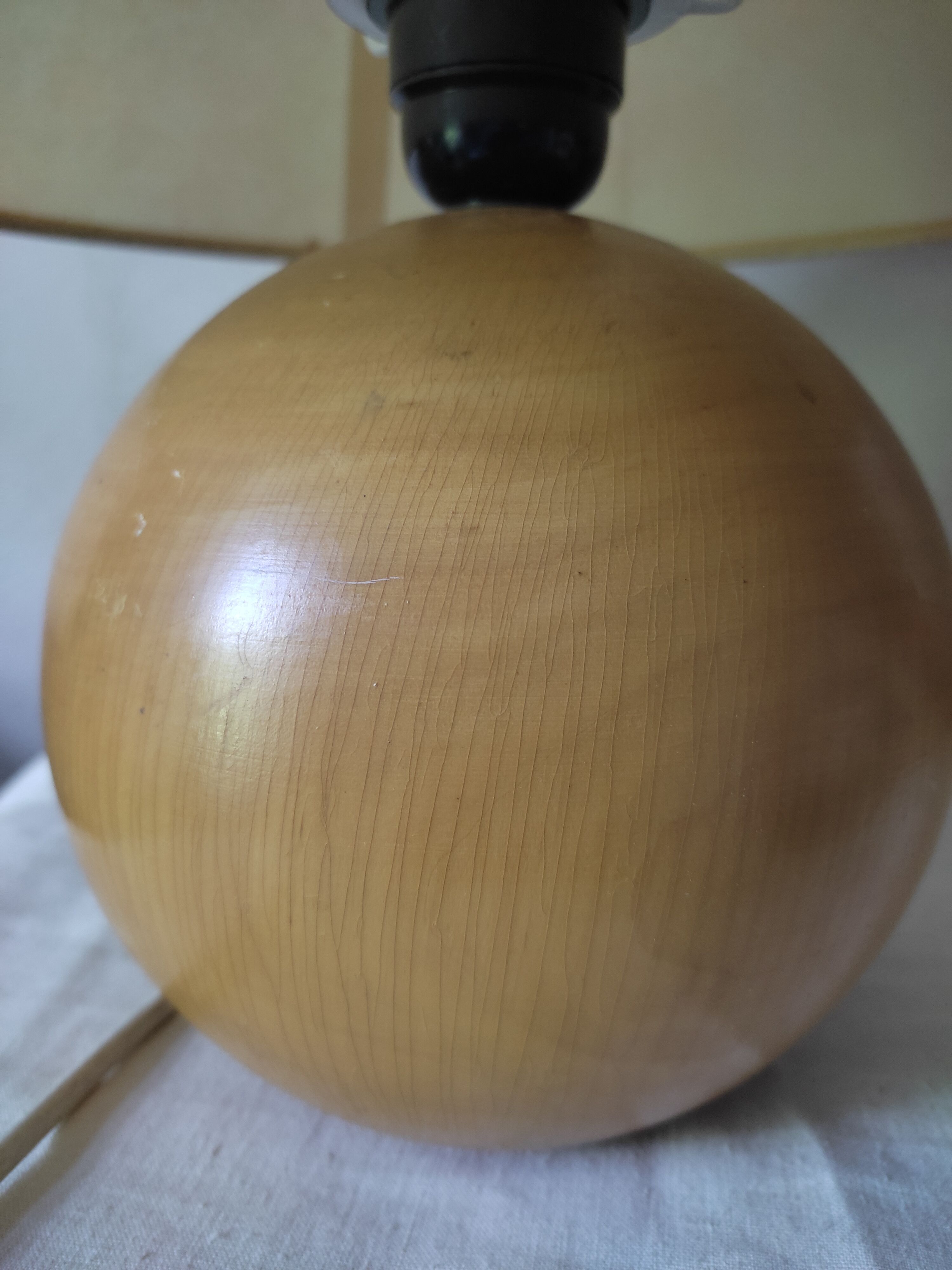 Wooden ball lamp