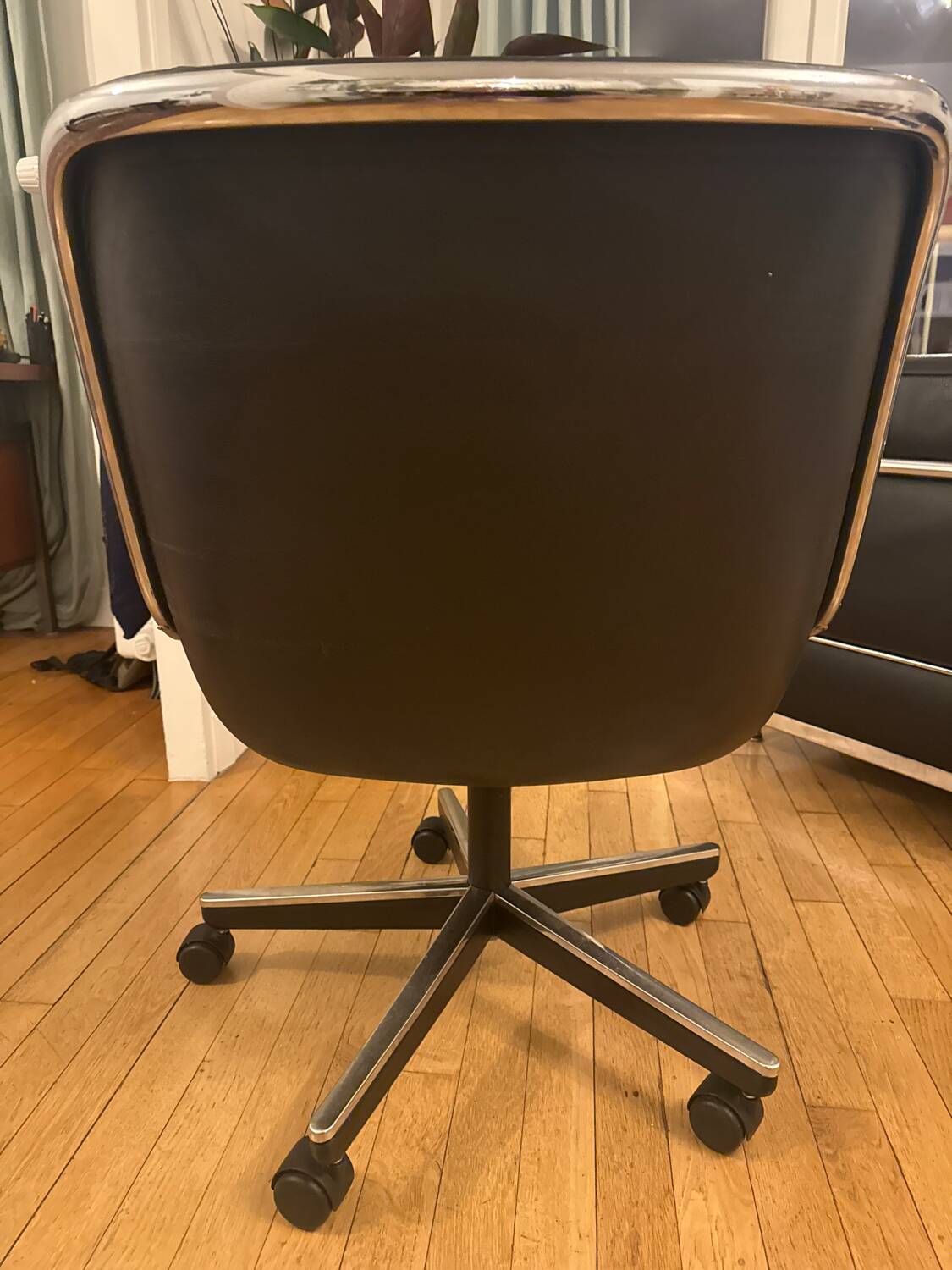 Charles Pollock office chair, Knoll edition