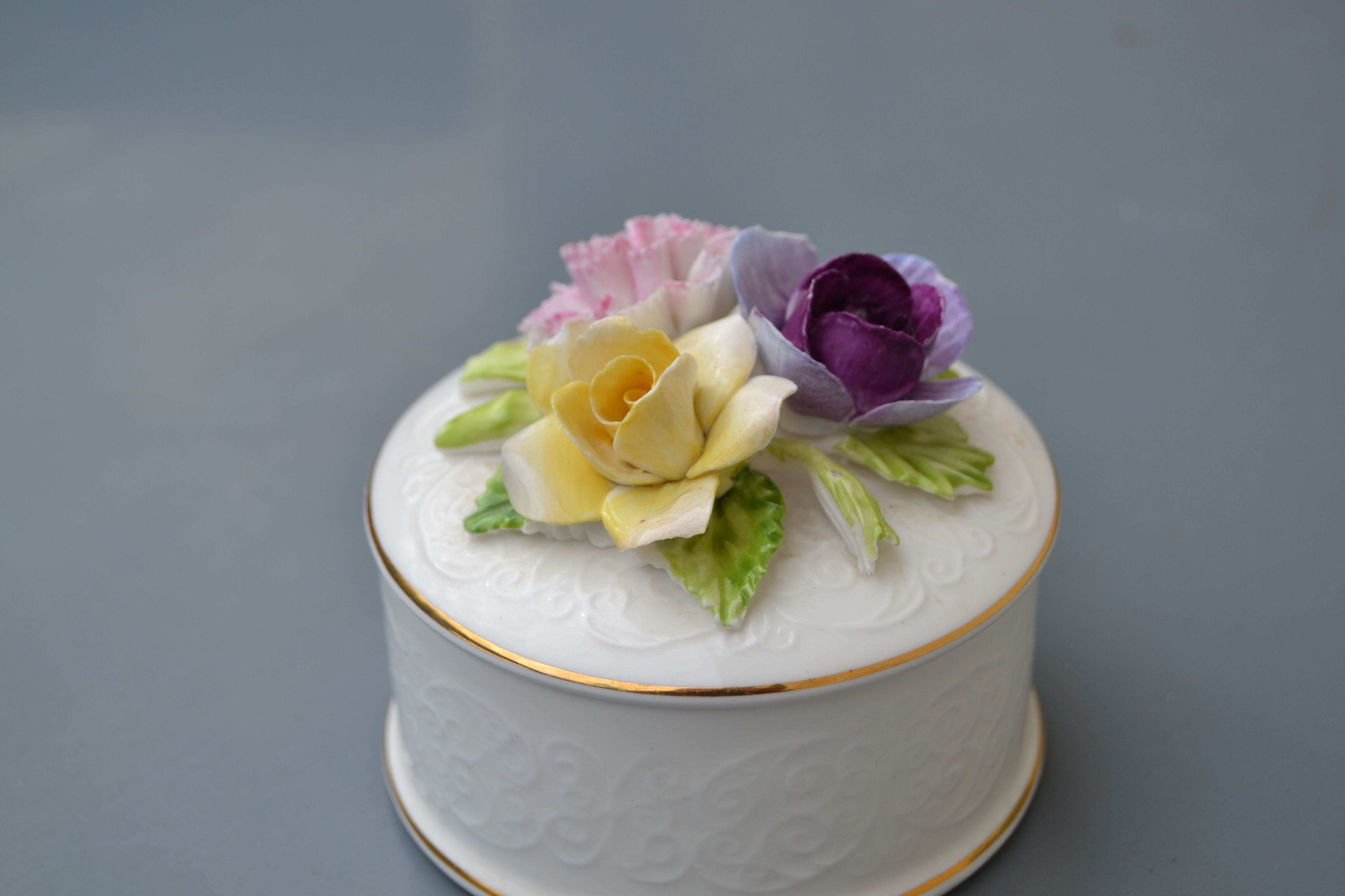 English porcelain jewelry box 20th century