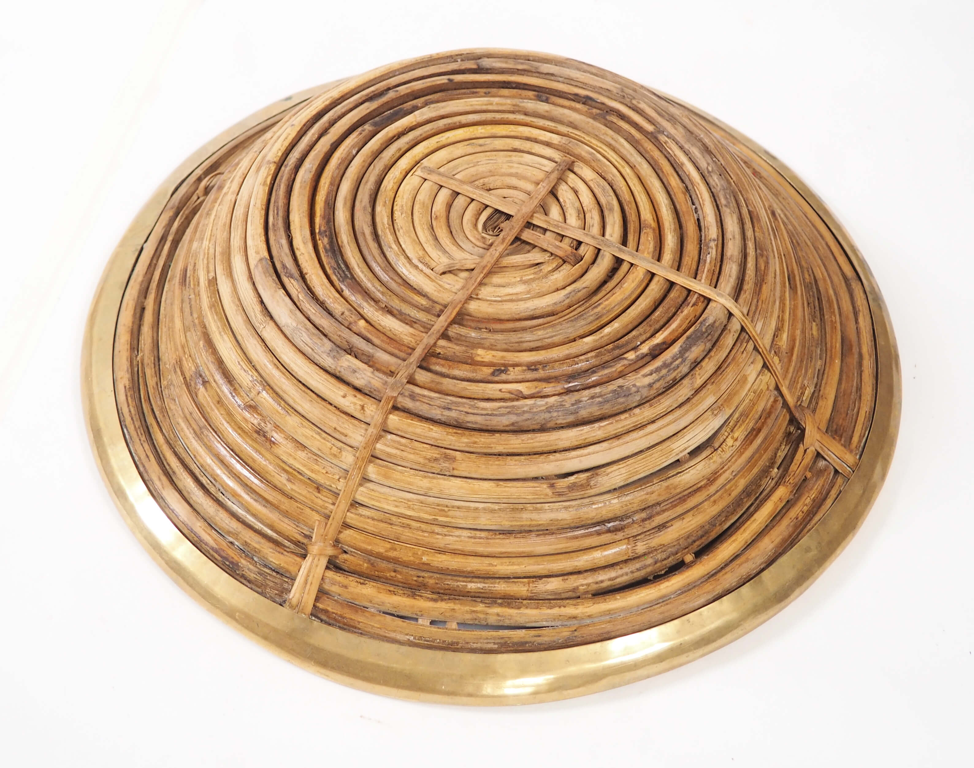 Dish in rush and brass