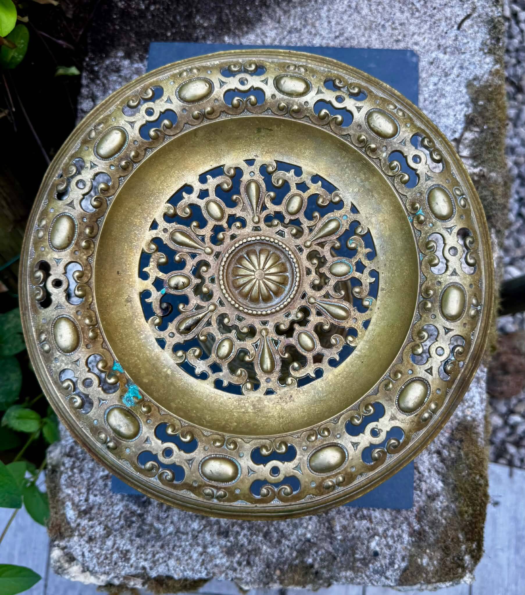 Grande coupe à fruits en bronze XIXe siècle