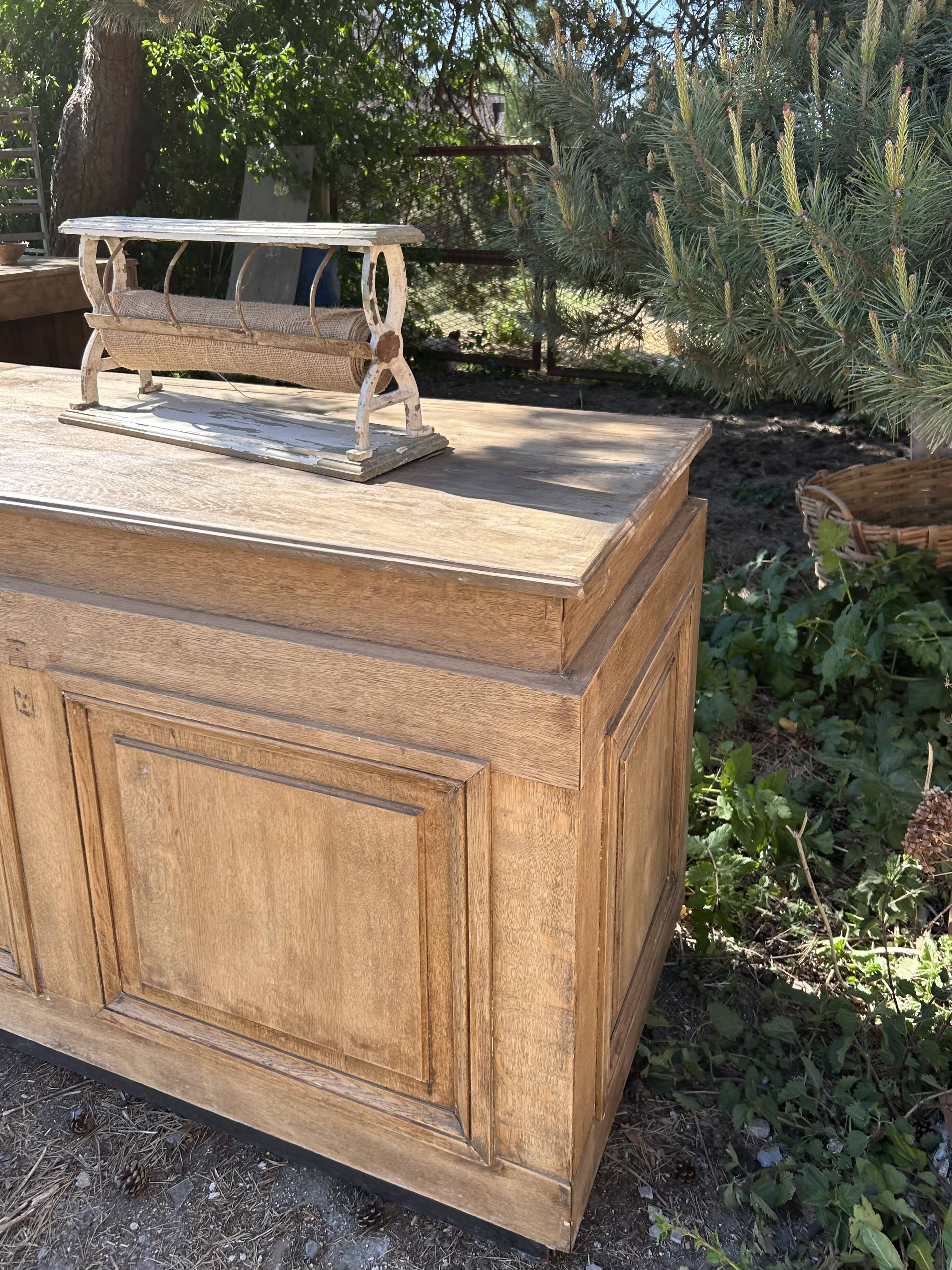 Exceptional large oak counter 288 cm