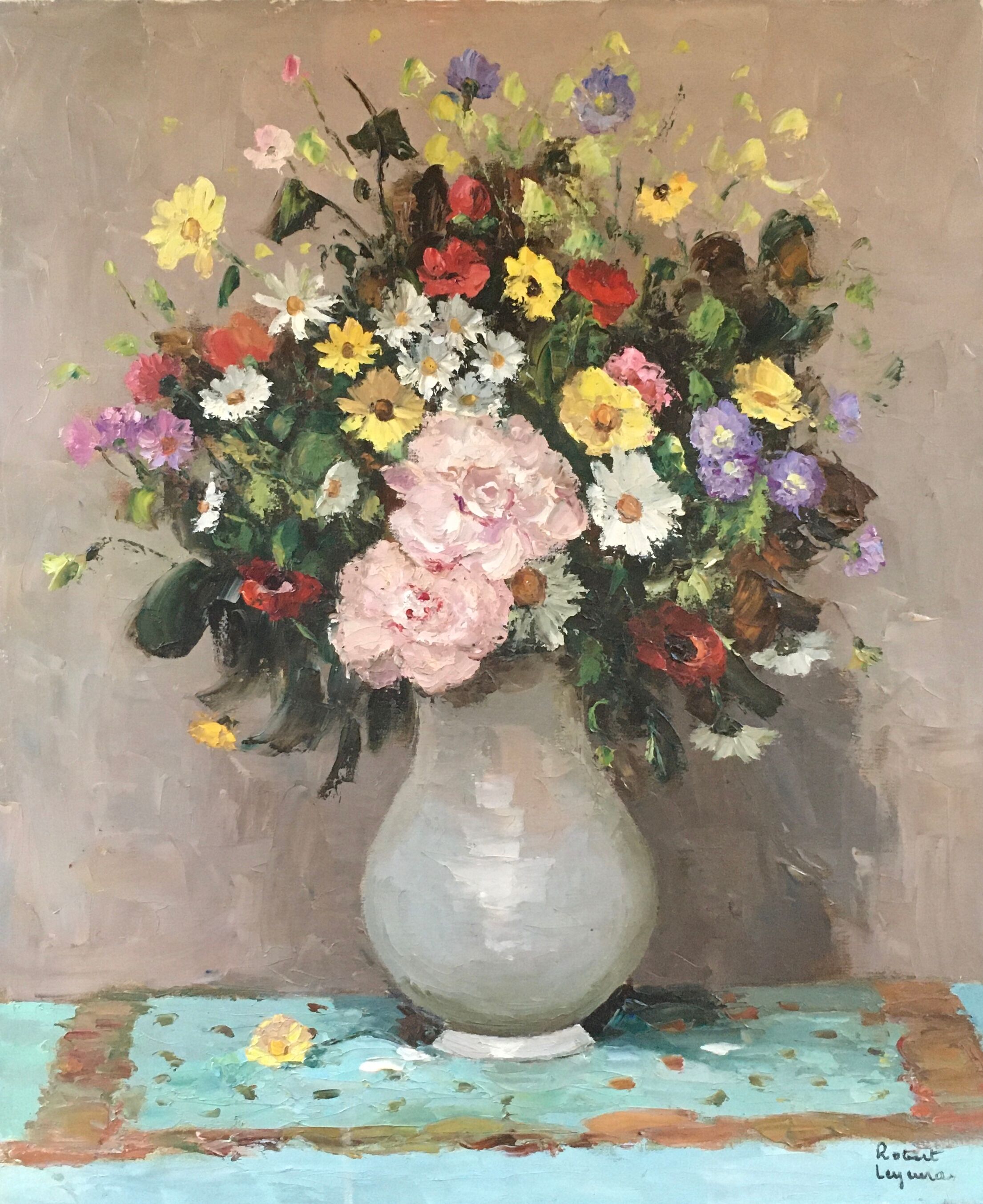 Table bouquet of flowers of the fields