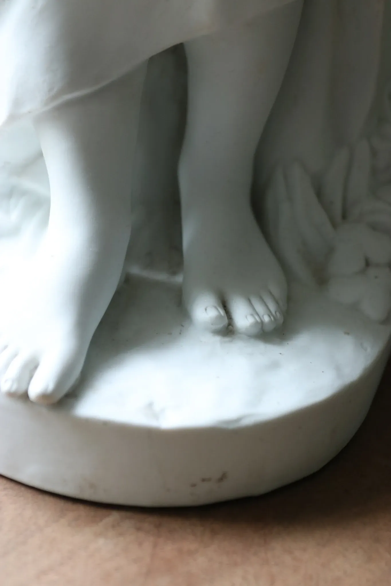 Nicolas Lecorney – Girl picking a daisy, biscuit porcelain, late 19th c.