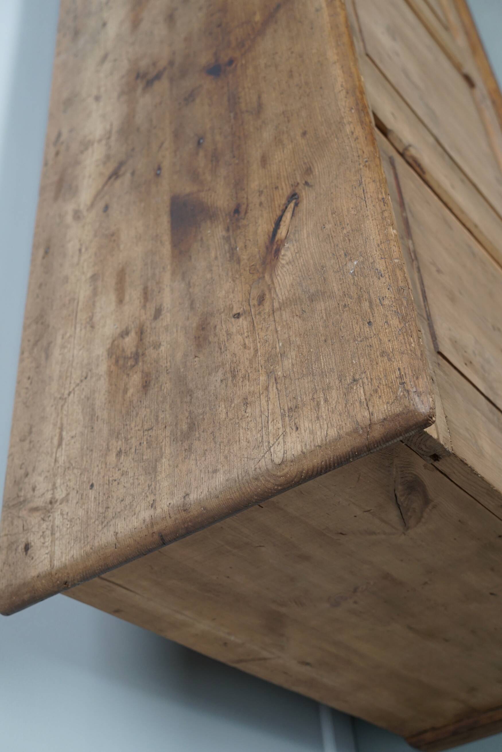 Armoire d'apothicaire / comptoir de magasin rustique en pin allemand vintage, années 1930